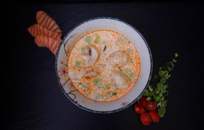 Tom Kha Lachs
