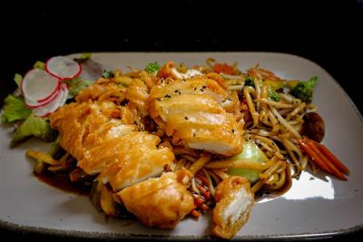 Wok-Nudeln knusprige Hähnchen